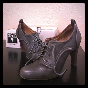 Ava Oxford Frye Shoes, grey, size 10